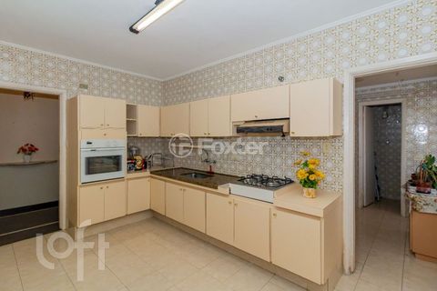 Image 17 - 888105