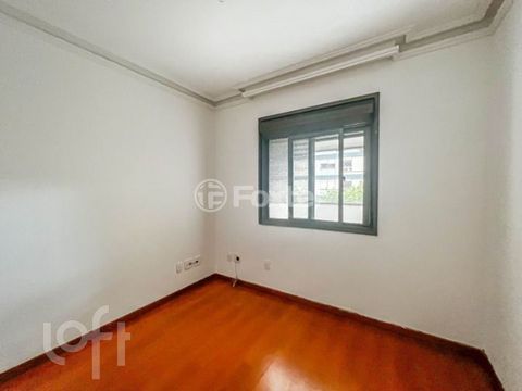 Image 10 - 888112