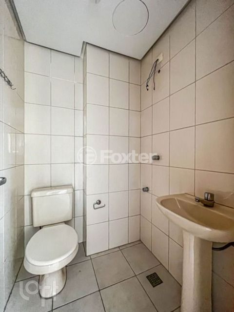 Image 7 - 888112
