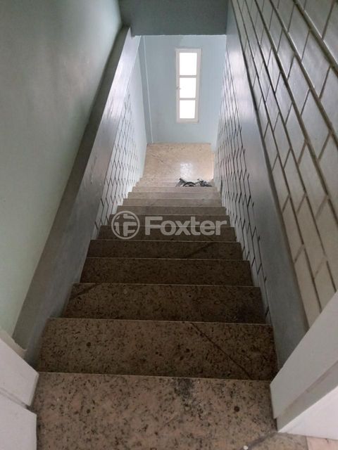 Image 10 - 888115
