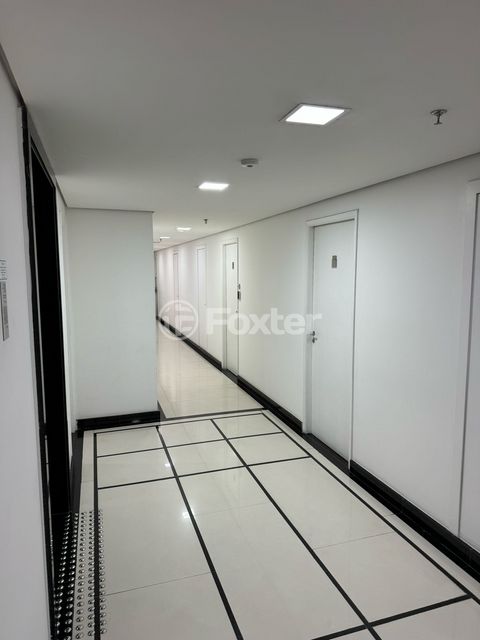 Image 3 - 888118
