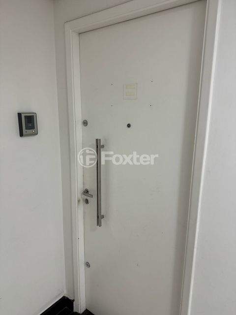 Image 6 - 888118