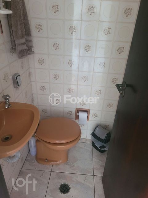 Image 9 - 888125