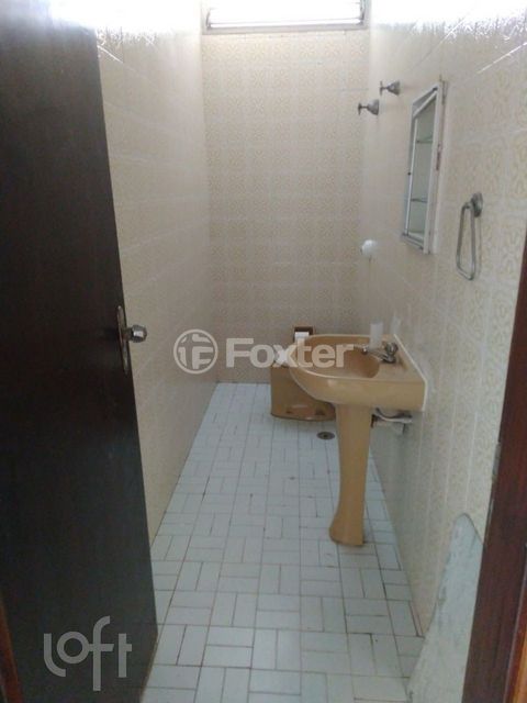 Image 9 - 888245