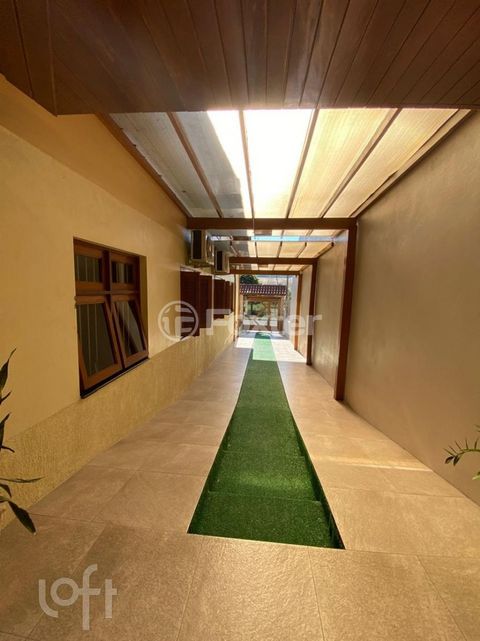 Image 10 - 888246