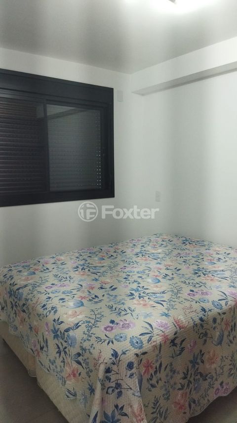 Image 11 - 888251