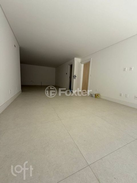 Image 11 - 888259