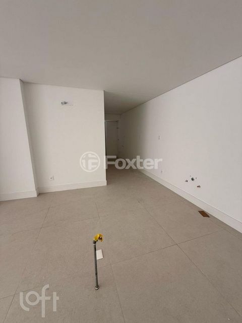 Image 16 - 888259