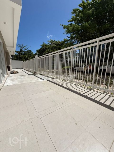 Image 12 - 888259