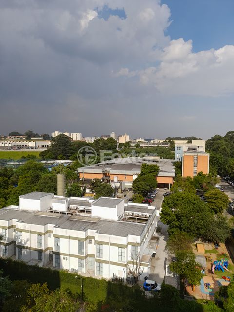 Image 10 - 888262