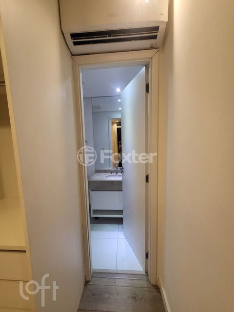 Image 4 - 888265