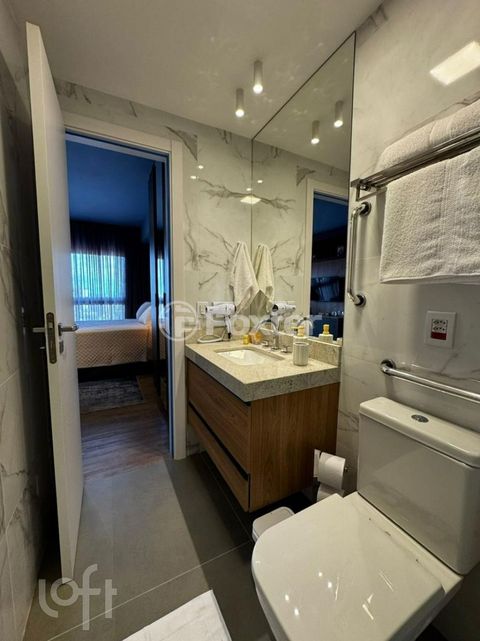 Image 8 - 888358