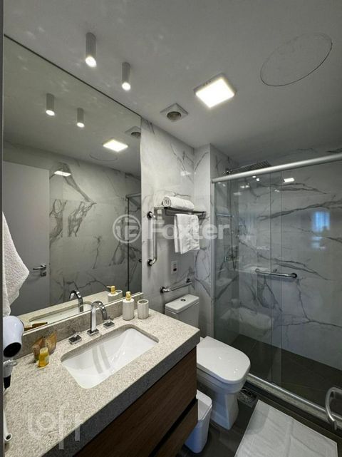 Image 7 - 888358