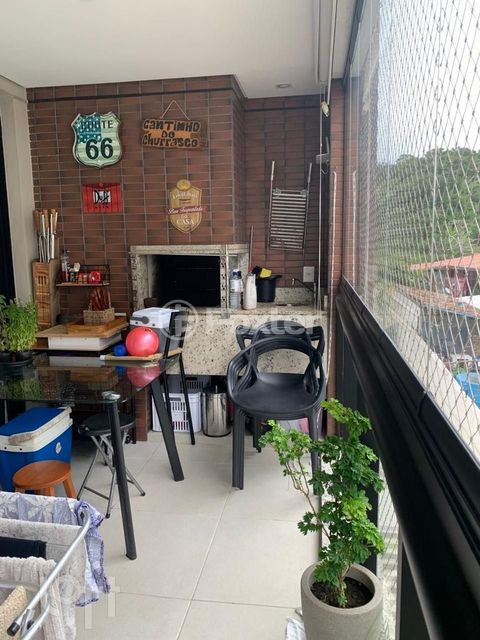 Image 7 - 888359