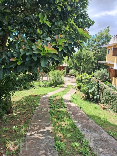Image 8 - 888395
