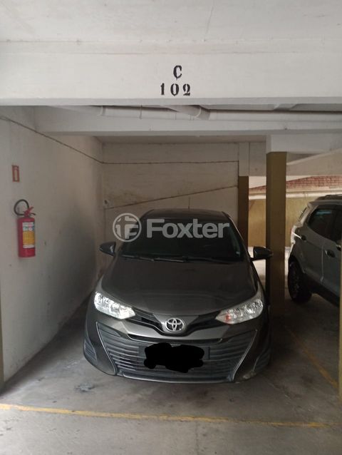 Image 17 - 888419