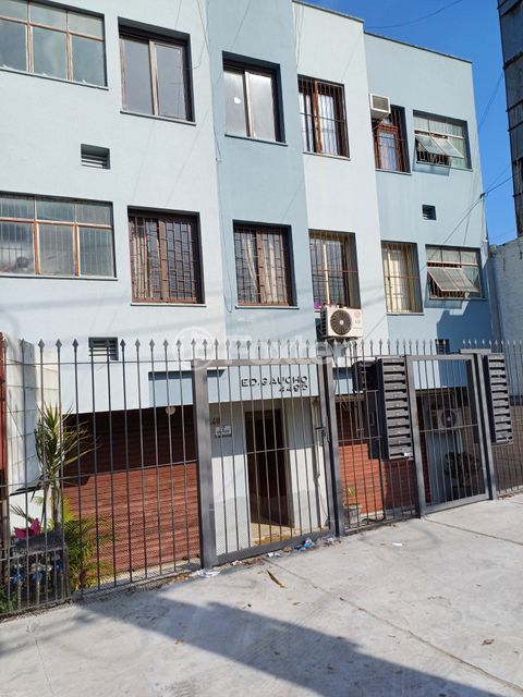 Image 11 - 888479