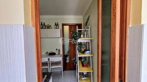 Image 11 - 888492