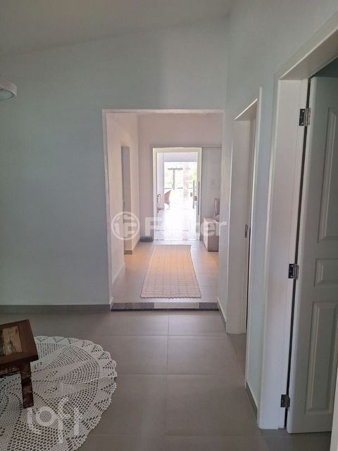 Image 10 - 888502