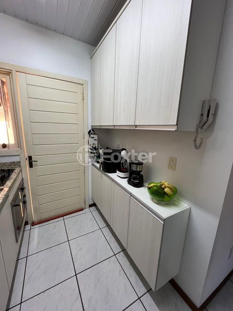 Image 11 - 888505