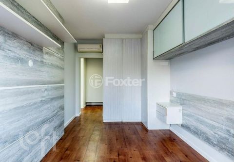 Image 8 - 888517