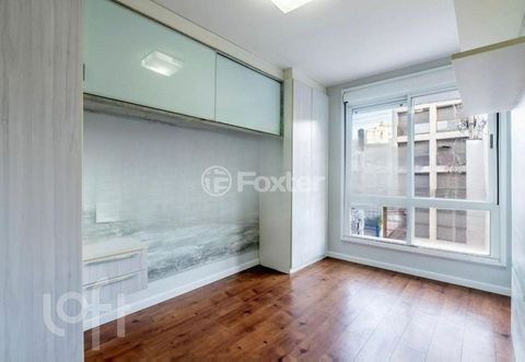 Image 7 - 888517