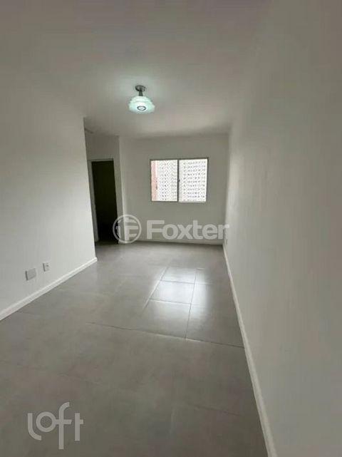 Image 18 - 888521