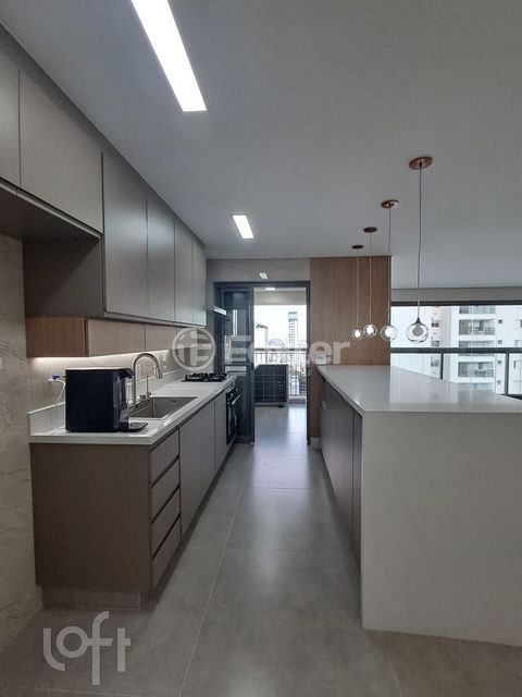 Image 9 - 888535