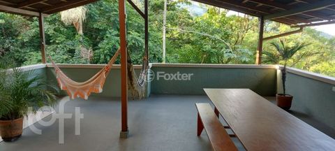 Image 9 - 888537