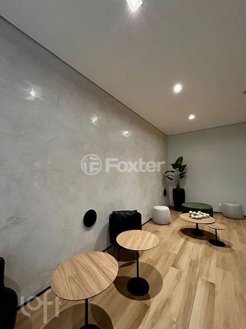 Image 12 - 888538