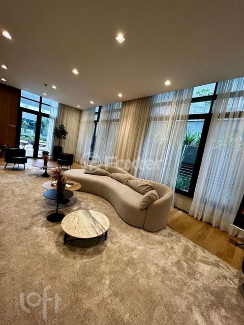 Image 9 - 888538