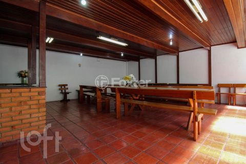 Image 10 - 888542