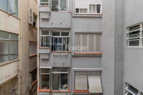 Image 10 - 888560