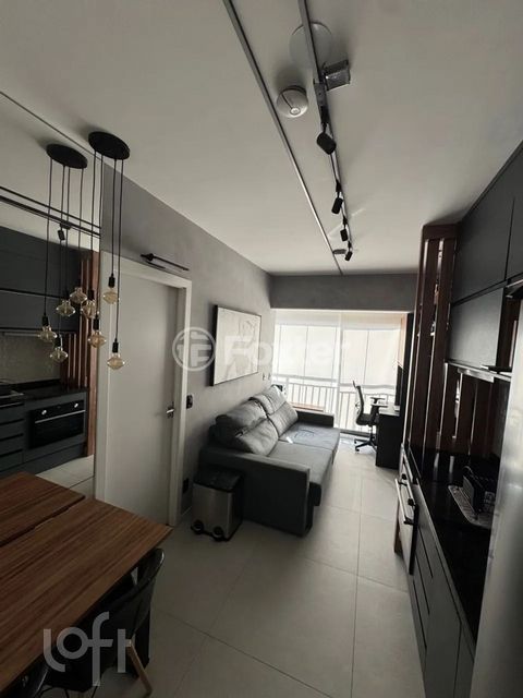 Image 8 - 888584