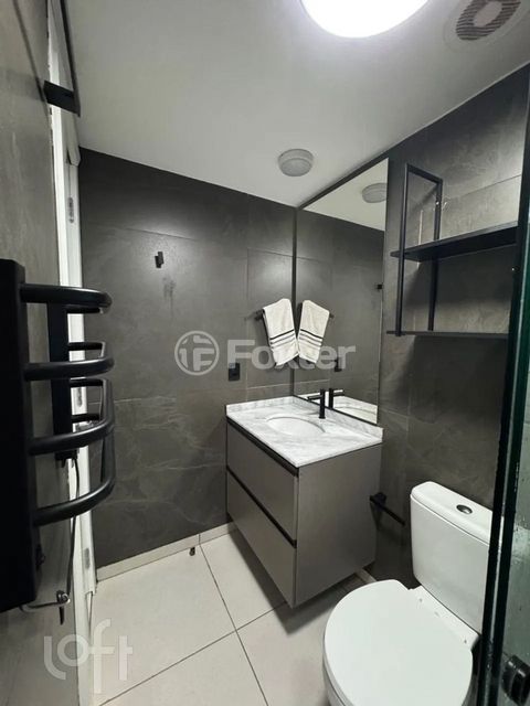 Image 7 - 888584