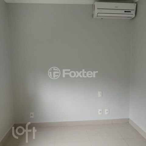 Image 7 - 888589