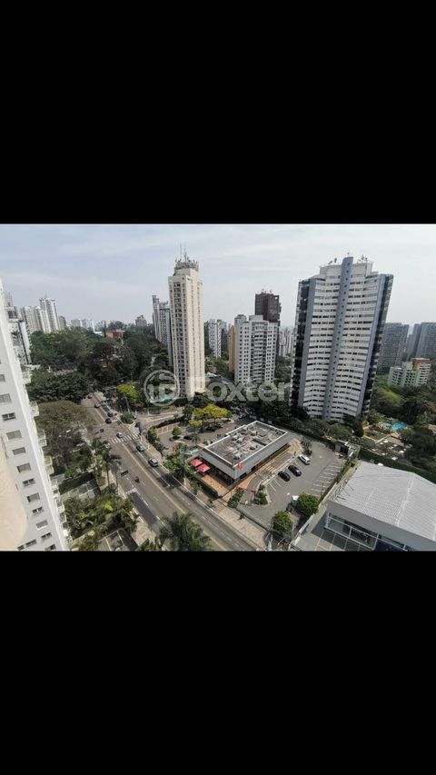 Image 6 - 888607