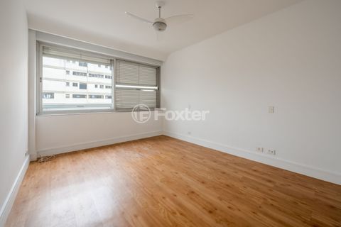 Image 8 - 888609