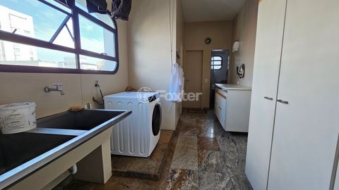 Image 8 - 888621