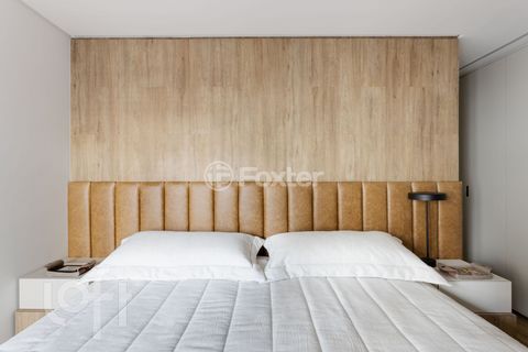 Image 17 - 888628