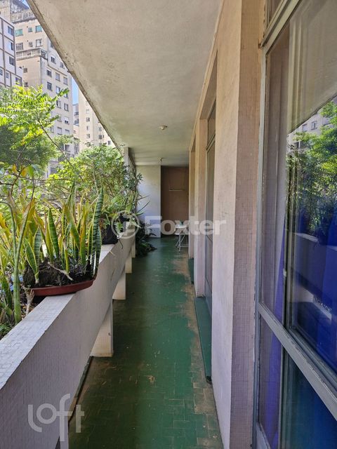 Image 11 - 888631