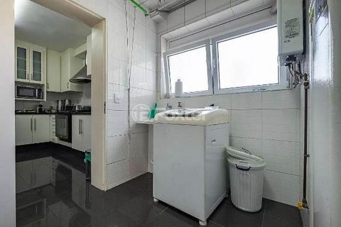 Image 10 - 888633