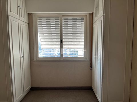 Image 10 - 888640