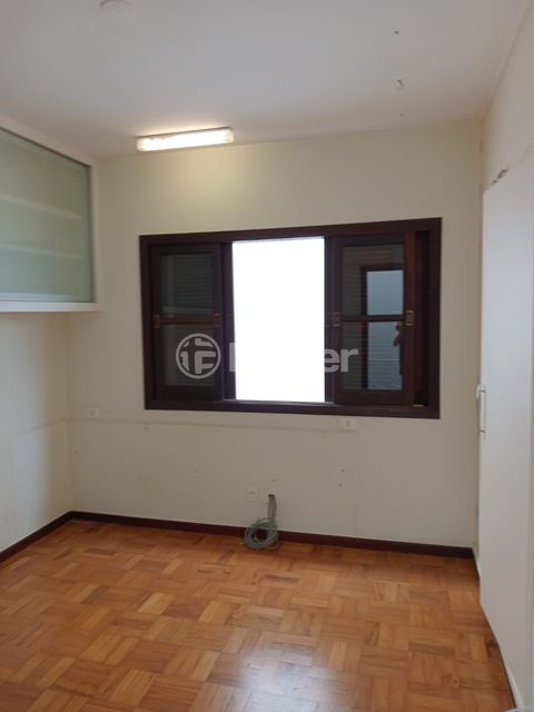 Image 7 - 888648