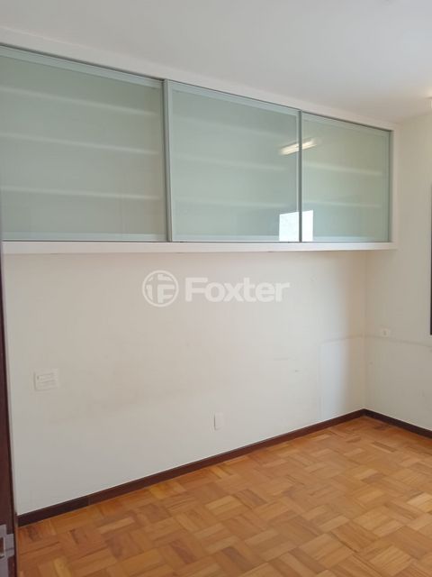 Image 9 - 888648