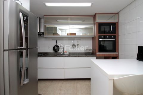 Image 6 - 888649