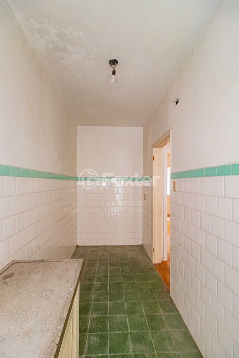 Image 17 - 888657