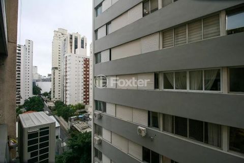Image 19 - 888659