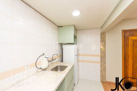 Image 11 - 888671