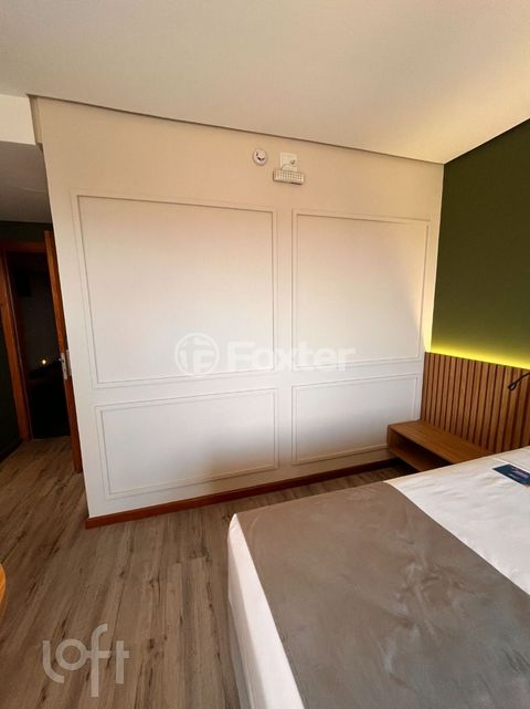 Image 7 - 888677